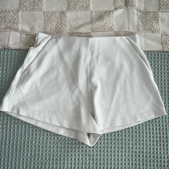 Lululemon Ribbed Softstreme High-Rise Short 2” BoneSize 8